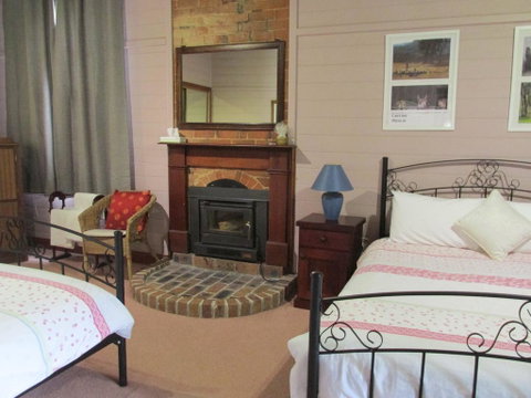 Henry's Cottage - Tourism Caloundra 3