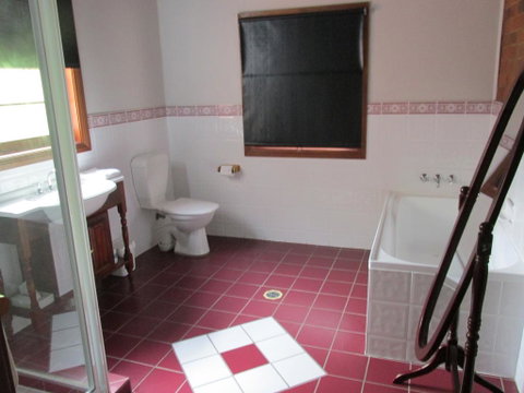 Henry's Cottage - Tourism Caloundra 2