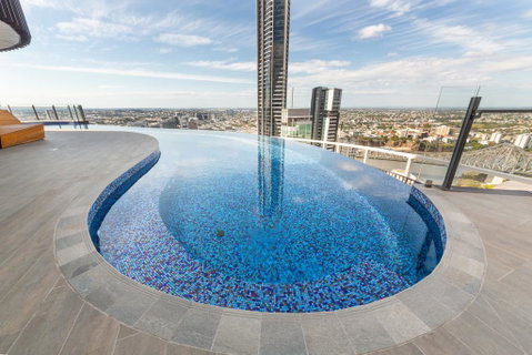 High Life Central With Pool And Car Park - Tourism Caloundra 2