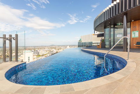 High Life Central With Pool And Car Park - Tourism Caloundra 1