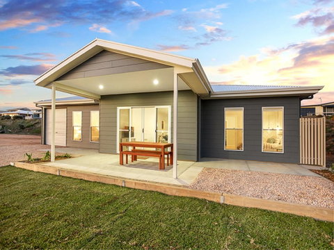 High Tide - Wallaroo Beachfront Property - Pet-Friendly - Tourism Caloundra 1