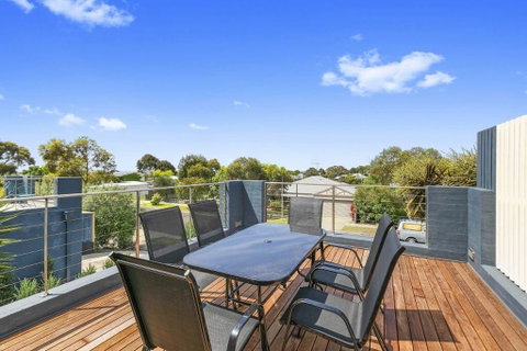Highlander Haven 8a - Tourism Caloundra 2