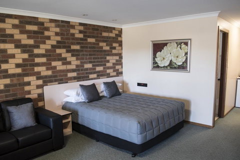 Highway Inn Motel - Tourism Caloundra 1