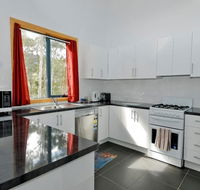 Hill Top Retreat Self Contained Accomodation - Tourism Caloundra