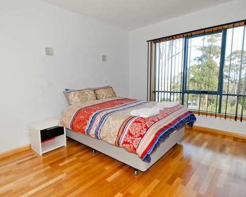 Hill Top Retreat Self Contained Accomodation - Tourism Caloundra 3