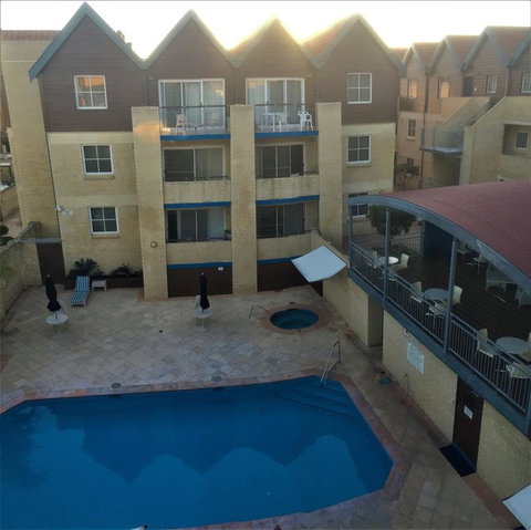 Hillarys Executive Apartment - Tourism Caloundra 0