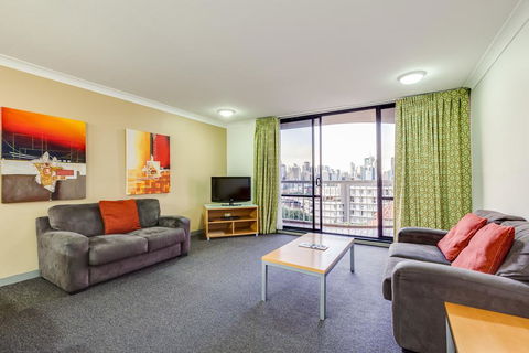 Hillcrest Apartment Hotel (formerly Central Hillcrest Apartments) - Tourism Caloundra 2