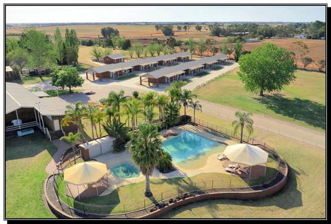 Hilltop Resort - Tourism Caloundra 0