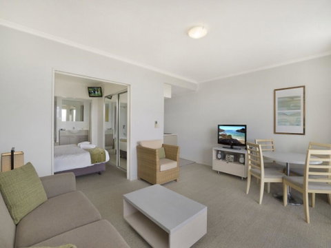 Hinterland Luxury - 1 Bedroom Hinterland View Apt - Tourism Caloundra 3