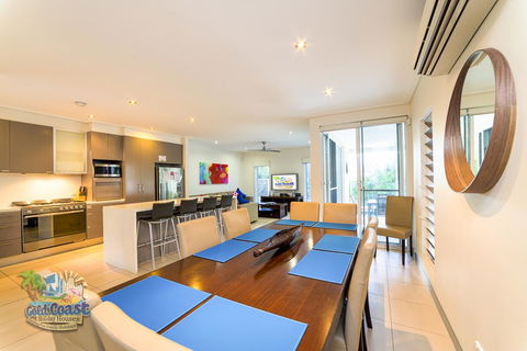 Holiday Home Bayhill Manor - Tourism Caloundra 3