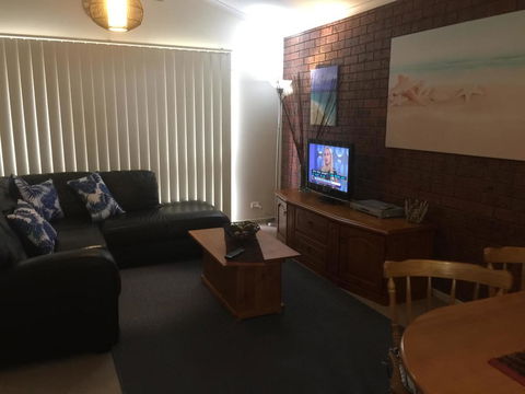 Holiday Home In The Heart Of Anglesea - Tourism Caloundra 3