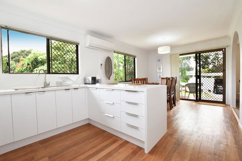 Holiday House - Tourism Caloundra 1
