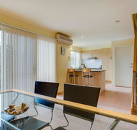 Holidays at Hollydene - Tourism Caloundra