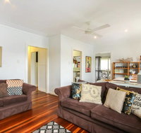 Homely Pembroke On The Park Cottage - Tourism Caloundra