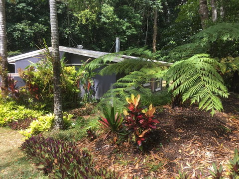 Honeybee House - Tourism Caloundra 0