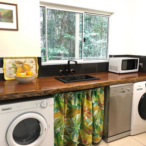 Honeybee House - Tourism Caloundra 3