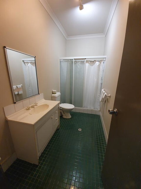 Hotel Allen - Tourism Caloundra 3