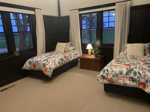 Island Farmhouse - Tourism Caloundra 3