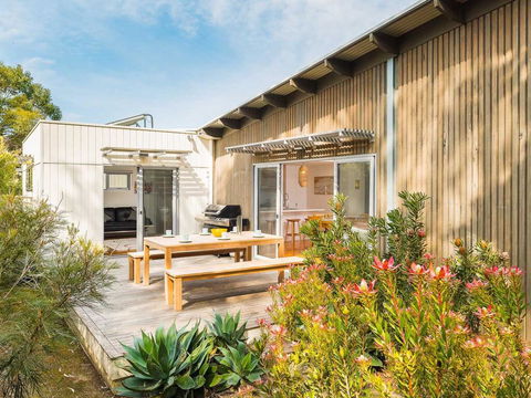 Island Pearl - Tourism Caloundra 3
