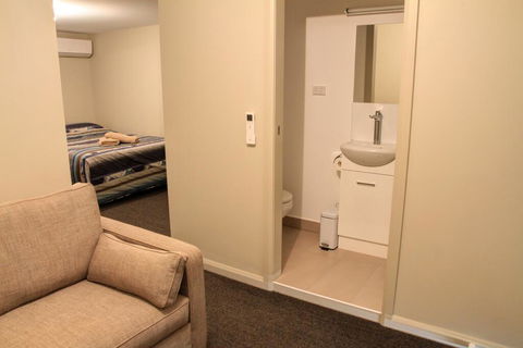 Ivanhoe Hotel Motel - Tourism Caloundra 2