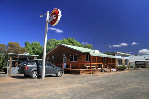 Ivanhoe Hotel Motel - Tourism Caloundra 0
