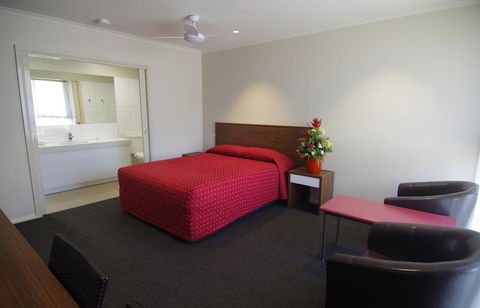 Jane Eliza Motor Inn - Tourism Caloundra 2