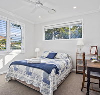 Jetty Splendour Guest Bedroom with Bathroom en-suite B'nB - Tourism Caloundra