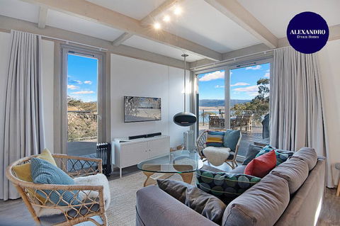 JINDY HOUSE BRAND NEW And STYLISH AMAZING VIEWS - Tourism Caloundra 0