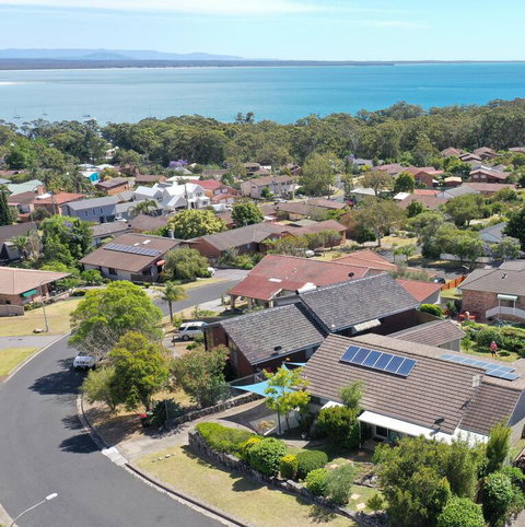 JUST-4-YOU! Amazing Sea Views, WIFI, Fullly Air-conditioned, King Bed - Tourism Caloundra 3