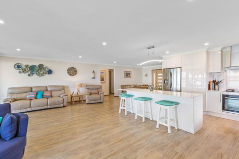 Kalimna Lakeside Living - Tourism Caloundra 3