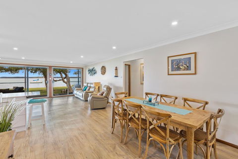 Kalimna Lakeside Living - Tourism Caloundra 0