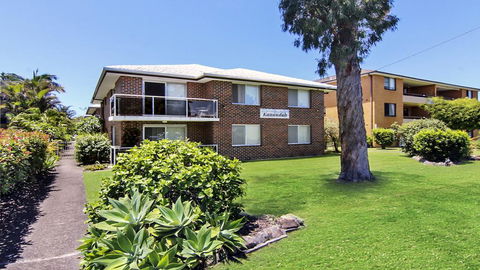 Kanandah 5 - By The Lake! - Tourism Caloundra 0