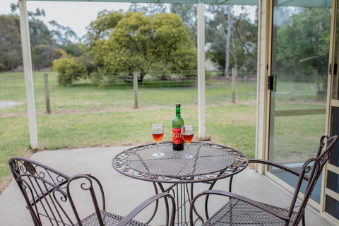 Karinya Cottage - Pet Friendly Country Retreat - Tourism Caloundra 0