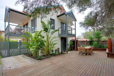 Kava Villa Cowes - Tourism Caloundra 0
