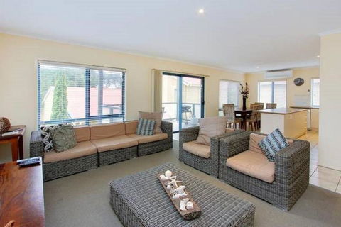 Kava Villa Cowes - Tourism Caloundra 2