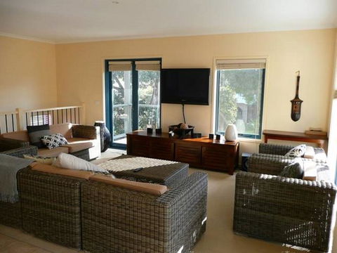 Kava Villa Cowes - Tourism Caloundra 1