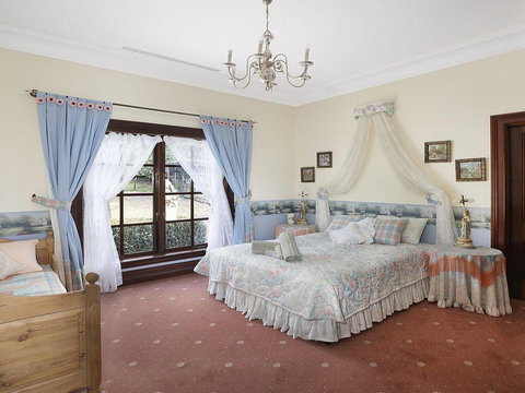 Kilburn - Views As Far As The Eyes Can See - Tourism Caloundra 3