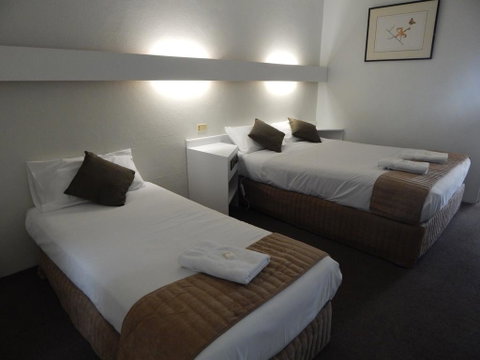 Kingston Lobster Motel - Tourism Caloundra 1