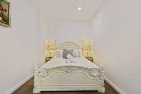 KOZYGURU Belrose Modern Designer 2 Bed + FREE Parking - Tourism Caloundra 2