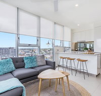 KOZYGURU NEWSTEAD DESIGNER 2 BED APT FREE PARKING POOL  GYM QNE088 - Tourism Caloundra