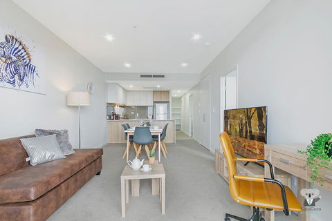 KOZYGURU PARRAMATTA CBD LUXURY 2 BED APT + FREE PARKING NPA011 - Tourism Caloundra 0