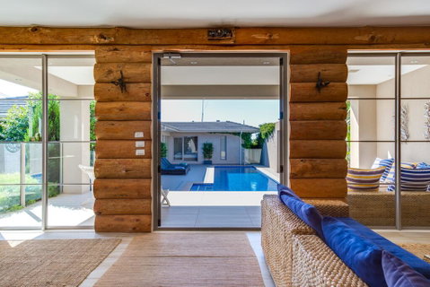 Kraimorie Large Family Beach House With Pool, Superb Water Views, Pool, And Games Room - Tourism Caloundra 3