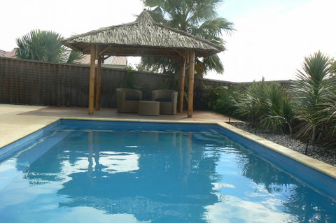 La Mer - Home With A Pool - Tourism Caloundra 2
