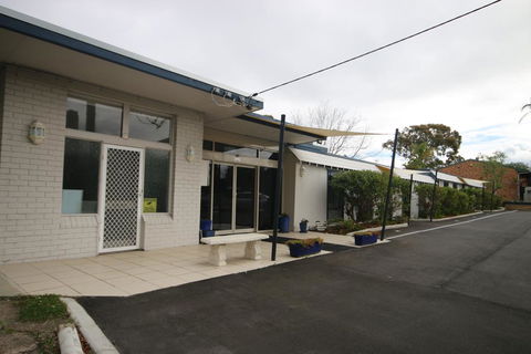 Lake Munmorah Motel - Tourism Caloundra 1