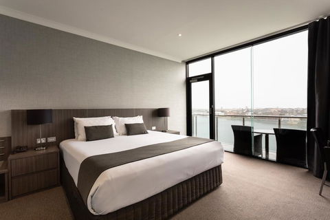 Lakes Hotel - Tourism Caloundra 2
