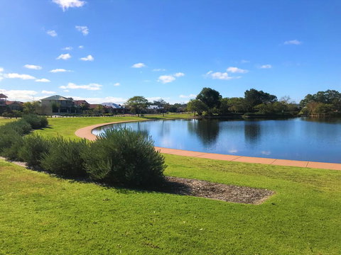 Lakeside Fun House Near The Swan Valley - Tourism Caloundra 3