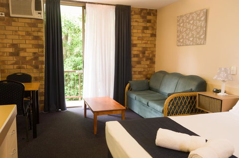 Lancaster Court Motel - Tourism Caloundra 1