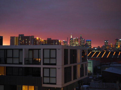 Large 2BR+Comfy+Parking Included - Tourism Caloundra 1