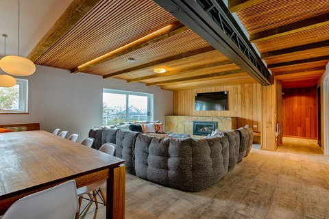 Le Chalets - Tourism Caloundra 2