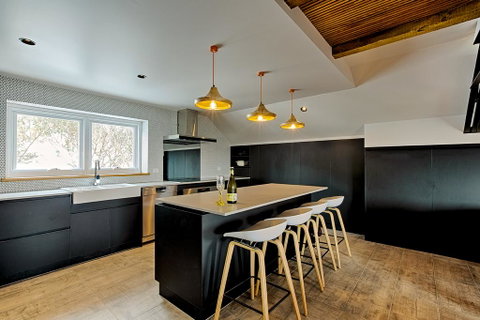 Le Chalets - Tourism Caloundra 0